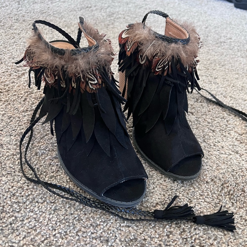 Black Feathered Fringe Shoes